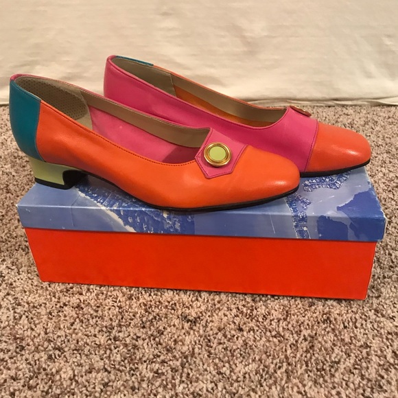 Cute Vintage Heels - Picture 1 of 5